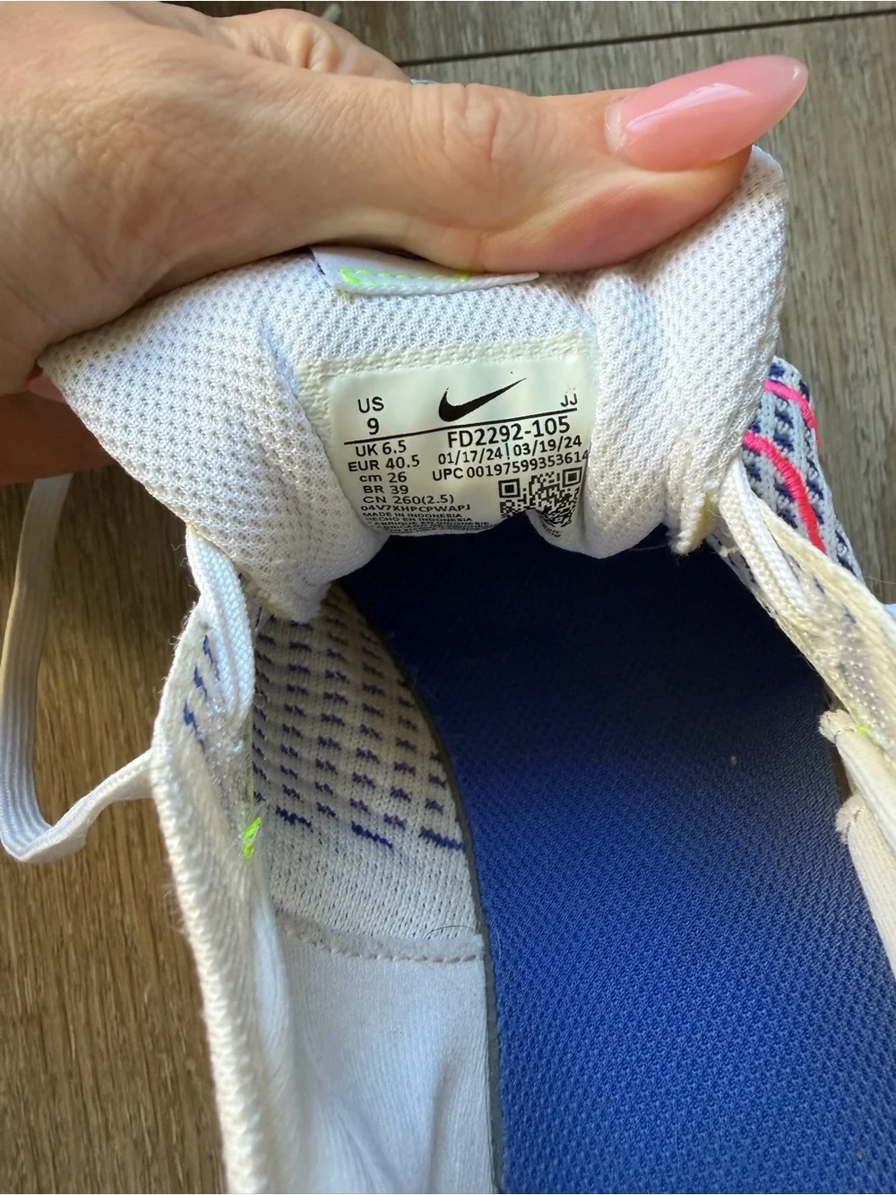 Nike Interact Run Women’s Size 9 White Blue Pink Green Running Shoes Sneakers